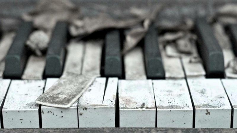 gambar piano sedih