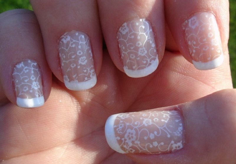 네일 디자인 흰색 프랑스어 손톱 꽃 패턴 부드러운