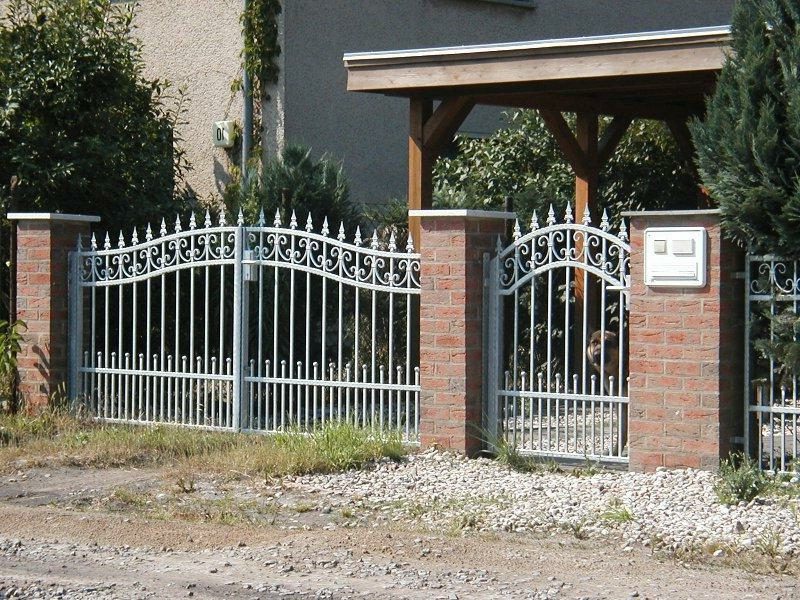 Kovový záhradný brány