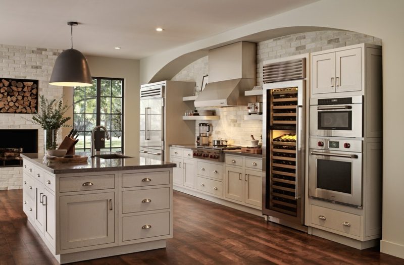 Designerii de interior Homestyler planifică o bucătărie pentru proiecte rezidențiale