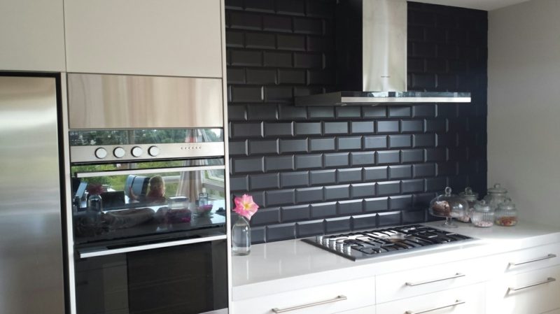 Kitchen Back Wall Ideas HeritageImages-Products-Zola-Zola zwarte achterwand tegels