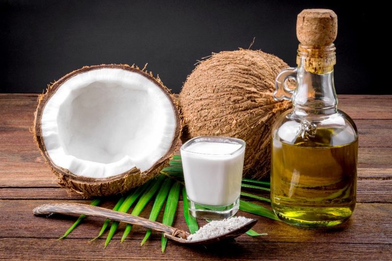 panenský kokosový olej na vlasy