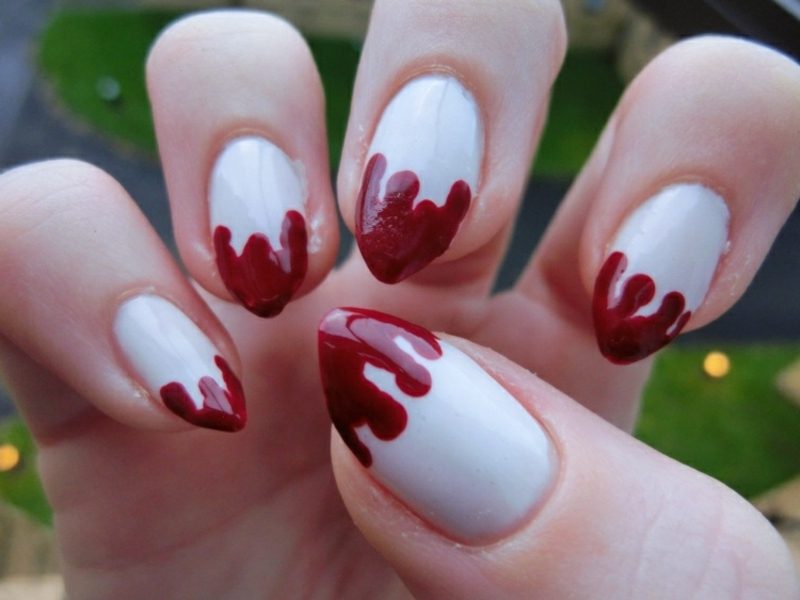 Nail art pattern Halloween jalur darah