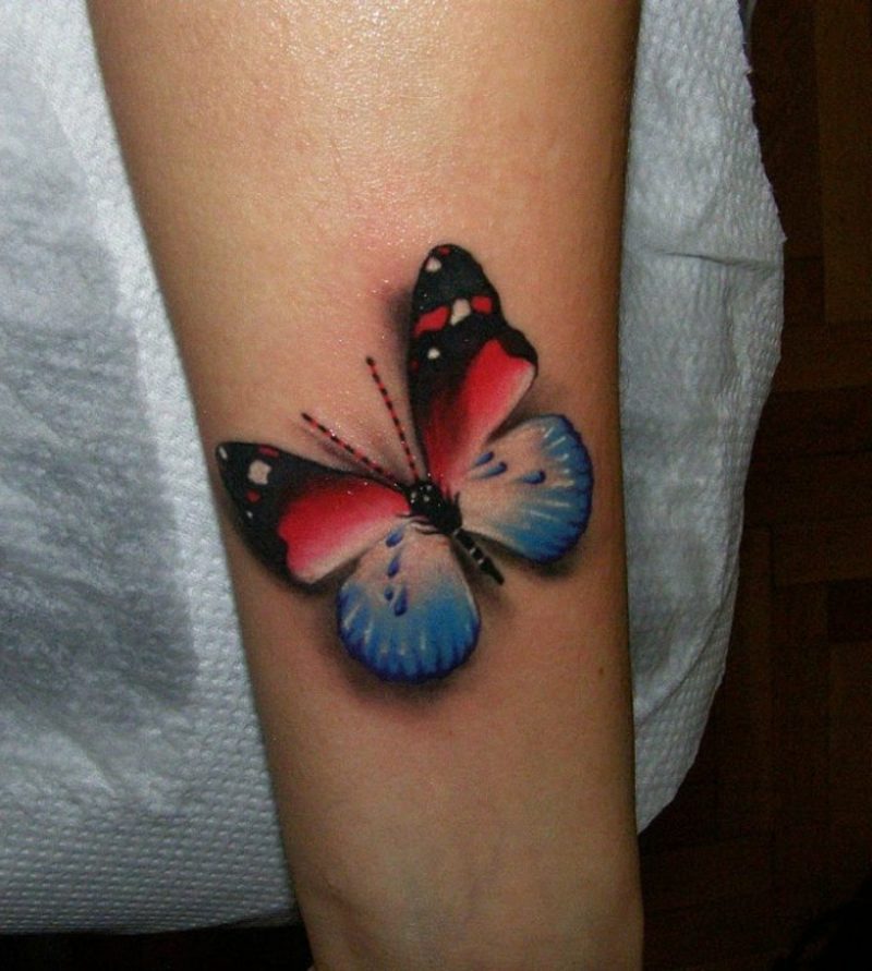 Tatuagem borboleta colorido efeito braço superior 3D