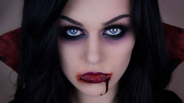Халловеен костим вампир који одговара шминкању