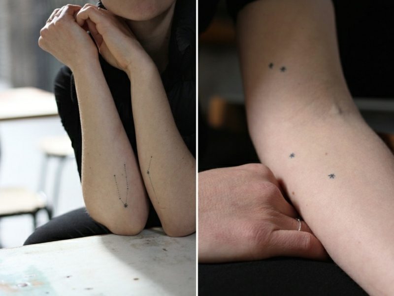 małe motywy tatuaży gwiazda wykres na ramieniu
