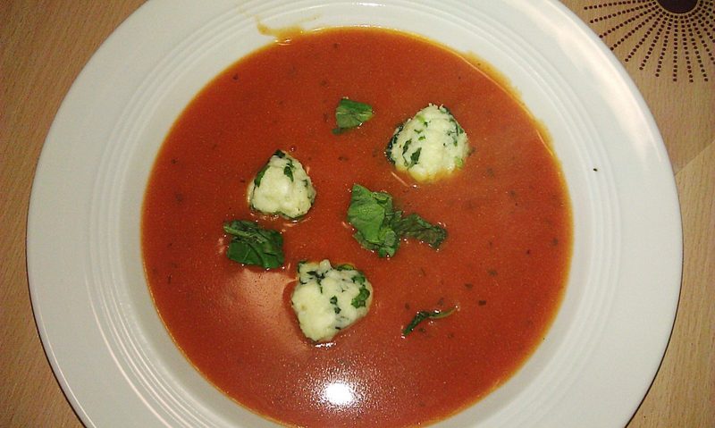 Bantning middag tomatsoppa med mozzarella bollar