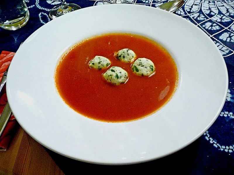 snabb middag varm tomatsoppa med mozzarella
