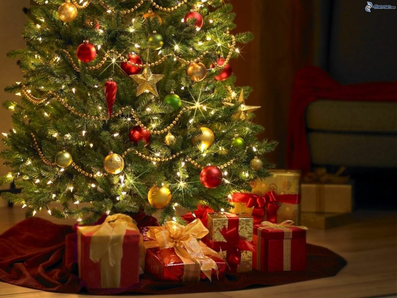 Vianočný stromček a predstavuje útulnú atmosféru