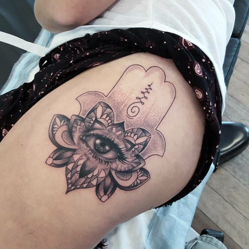Hamsa simbol očesa tatoo