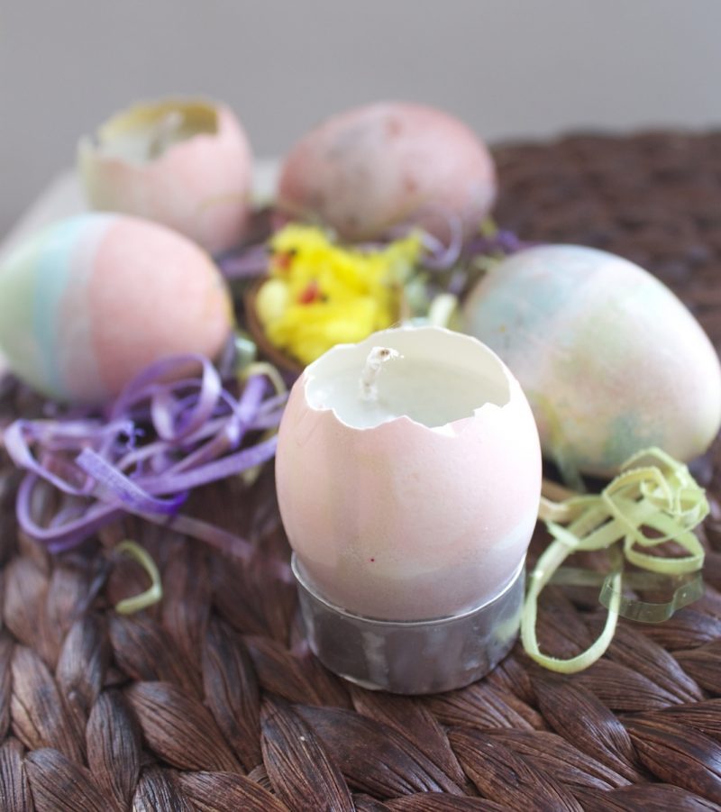 crafting easter easter pastels Veľkonočné sviečky z vaječných škrupín drotár