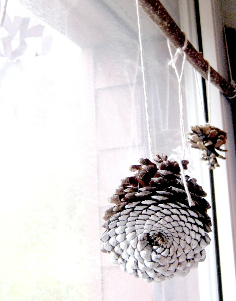 Tinker met pinecone raamdecoratie