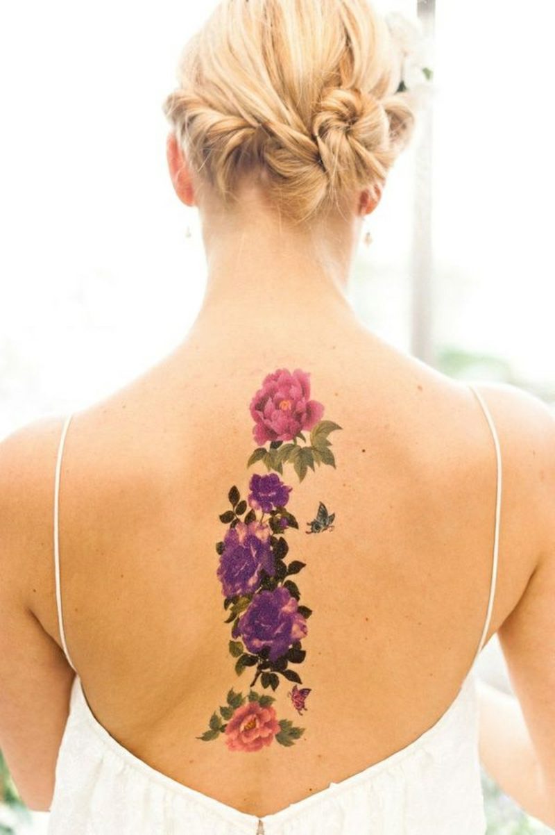 Blomst tatoveringer av forskjellige typer