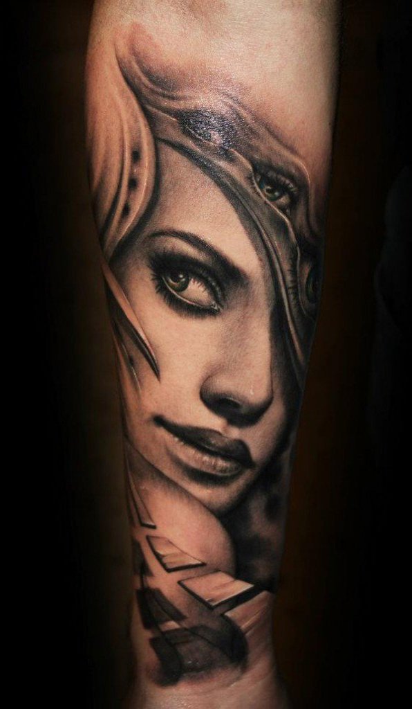 Ide tato keren lengan potret motif tato wanita pria