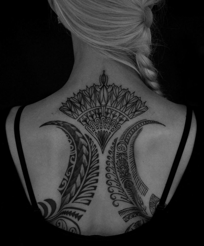 Kembali tato wanita motif tato abstrak wanita