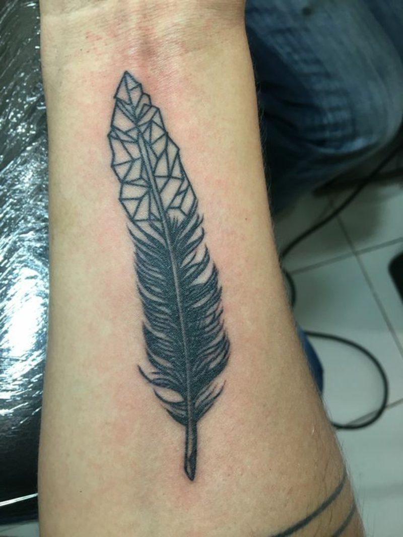 Feather Tattoo - ความหมายและเทมเพลต
