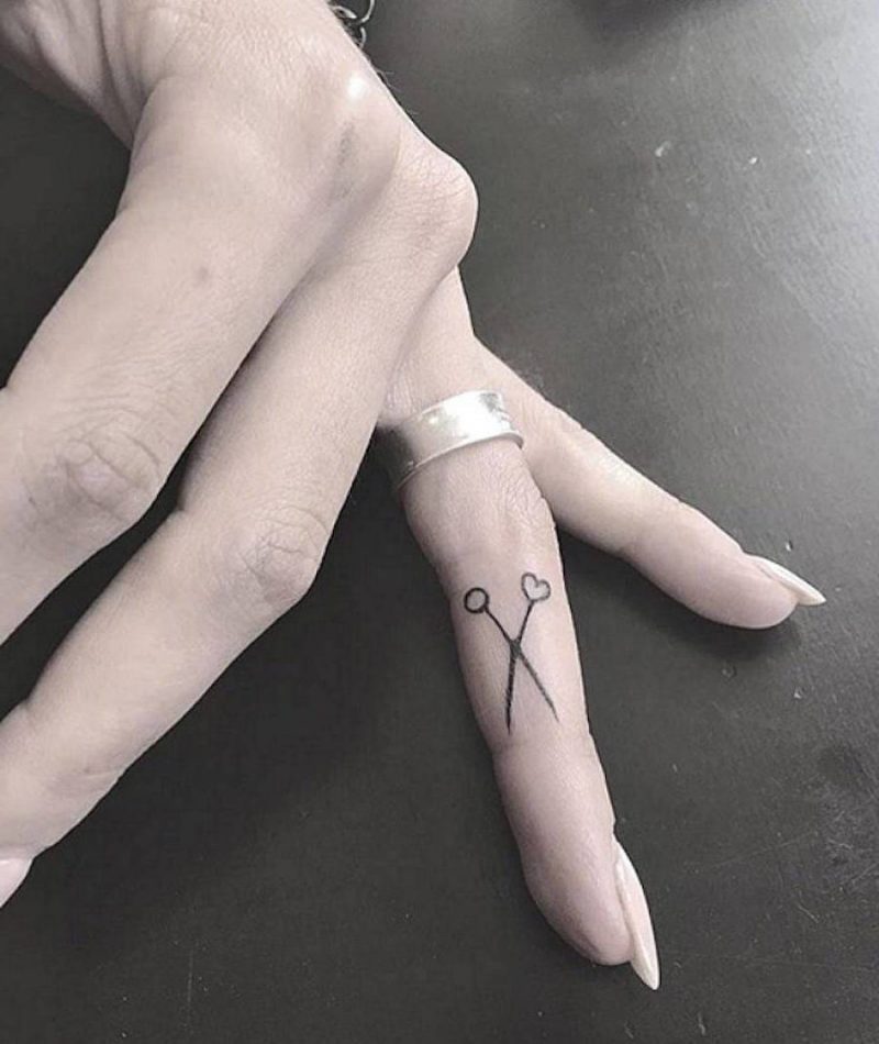 Palec tatuaż dla kobiet