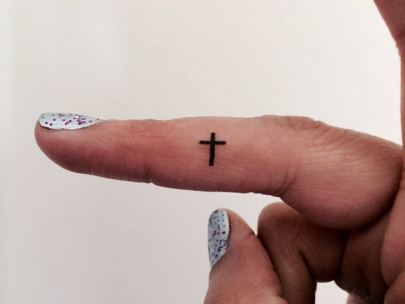 Motyw znaczenia tatuażu palcem
