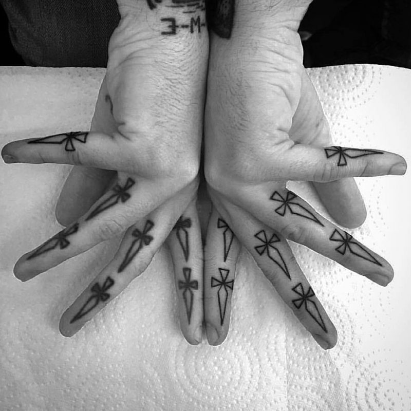 Palec dłoni tatuaż