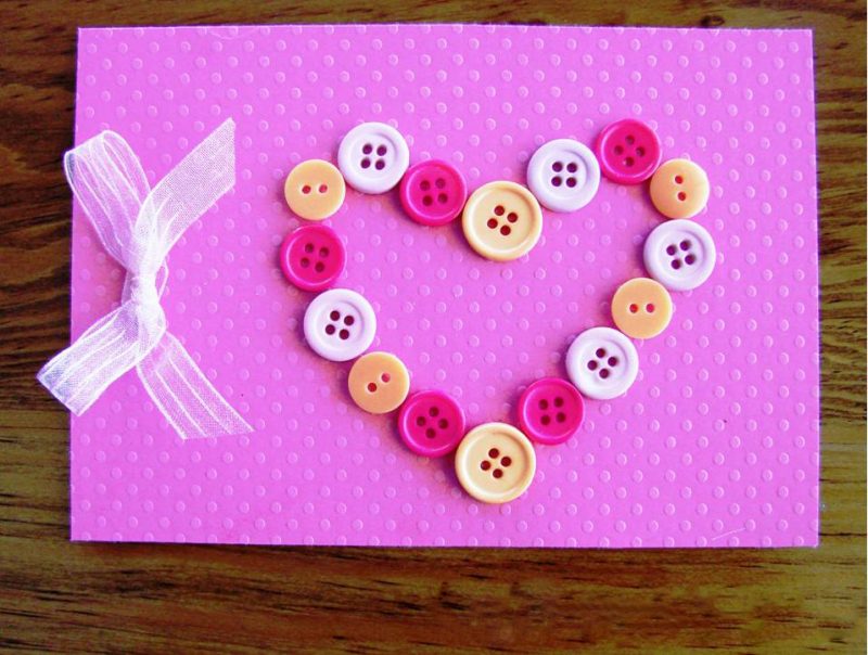 narodeninové karty dizajn na ružovom papieri s kreatívnym srdcom z uzlov