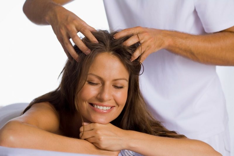 urýchliť rast vlasov pomocou masáže pokožky hlavy