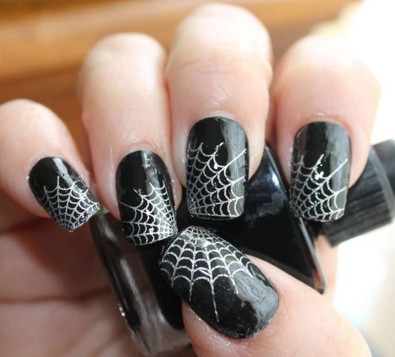 Halloween nails spider web