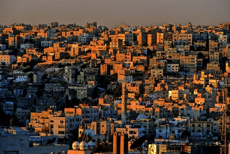 Jordánsko (Jordánsko) - Amman - moderné mesto postavené na piesku času
