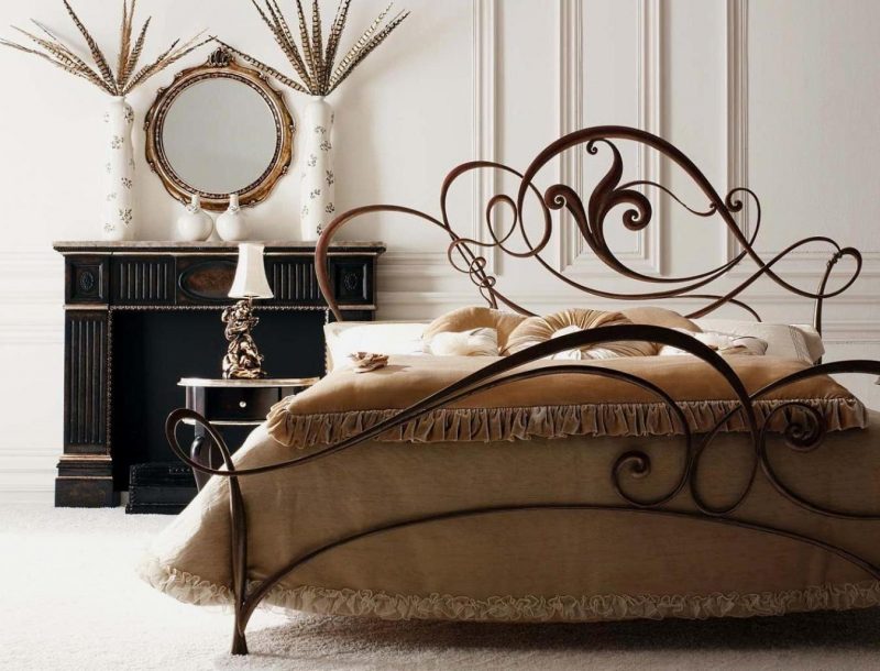 Art Nouveau mempunyai katil
