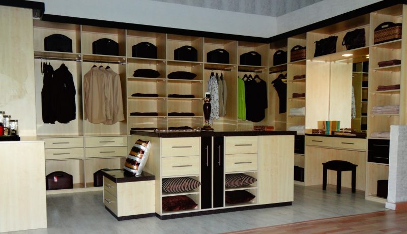Reka bentuk sistem almari pakaian