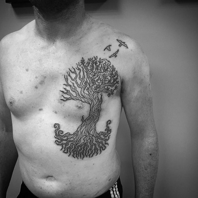 Uomo del tatuaggio Albero della vita