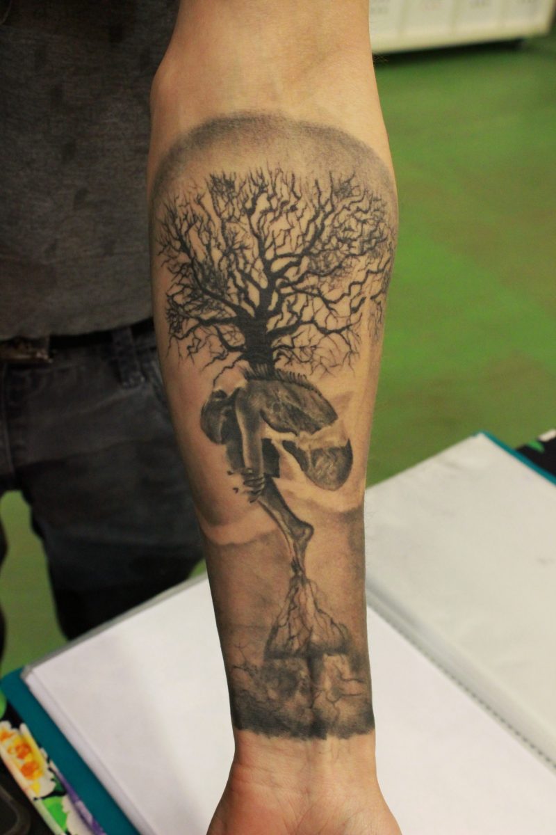 Mano maschile di Tree of Life Tattoo