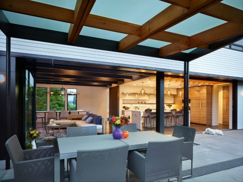Terasa de acoperis din lemn și pereți de sticlă de design moderne terasă