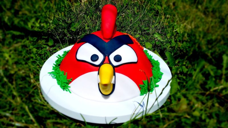 Motif piesky sami tvoria Angry Birds