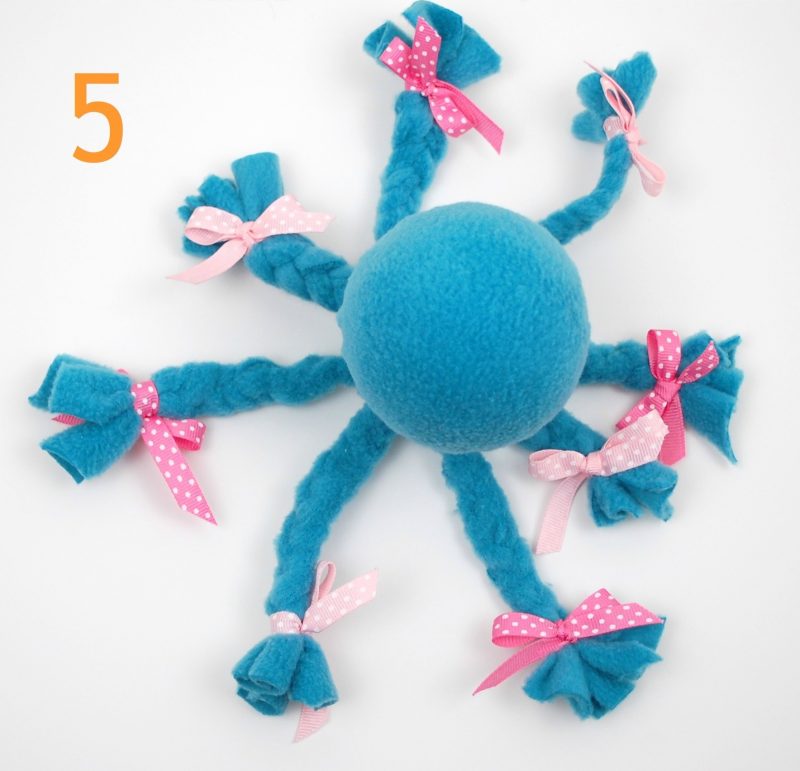 Steg-för-steg instruktioner: Gör Octopus plysj leksak själv