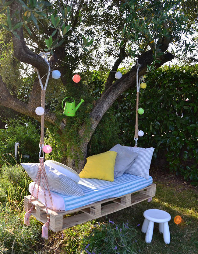 Lounger i trädgården - gör hängande säng själv