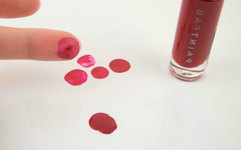 Red Nail Art Design per Halloween come le impronte sanguinarie Istruzioni fai-da-te Passo 2