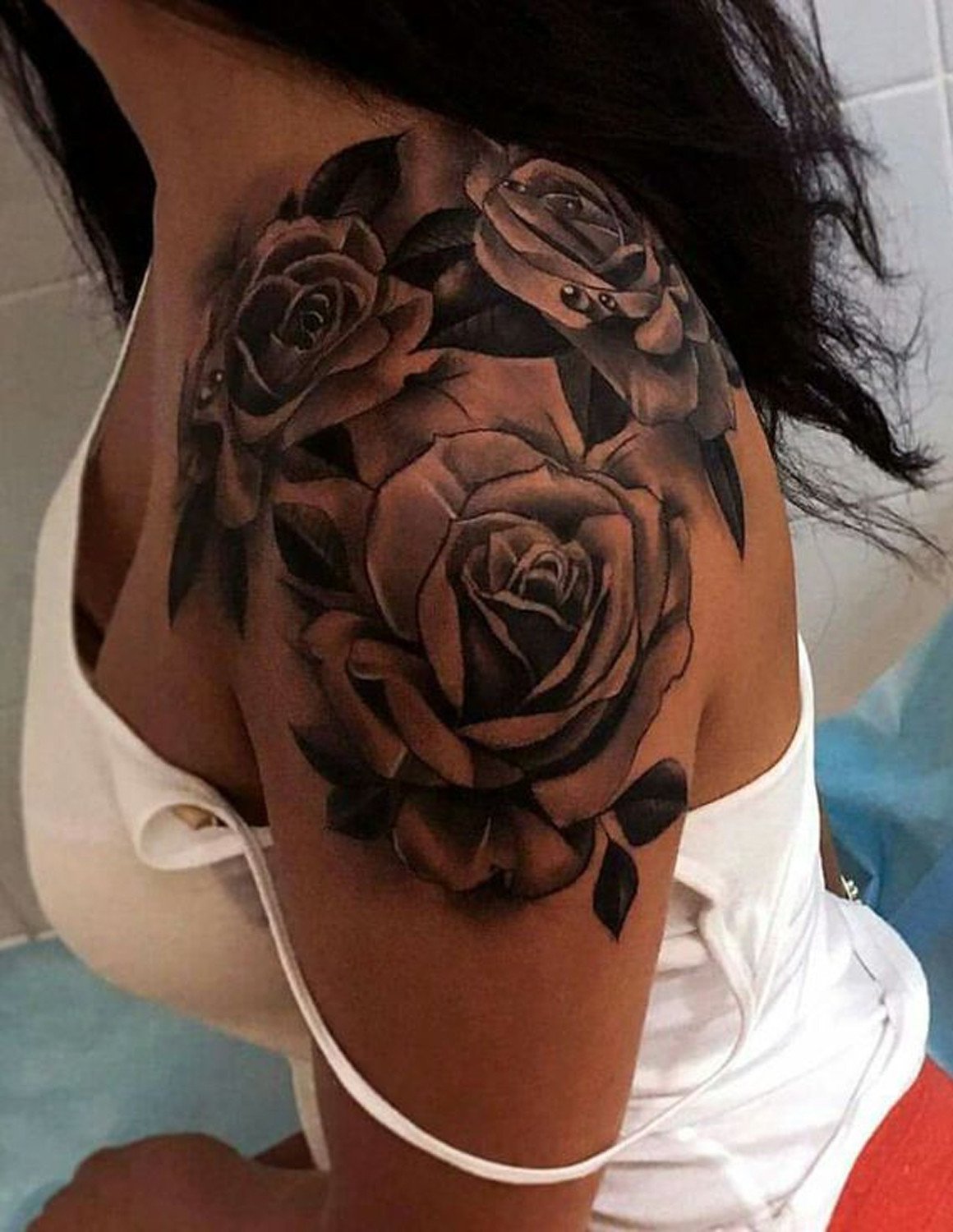 Rose je zelo priljubljen motiv za tatoo