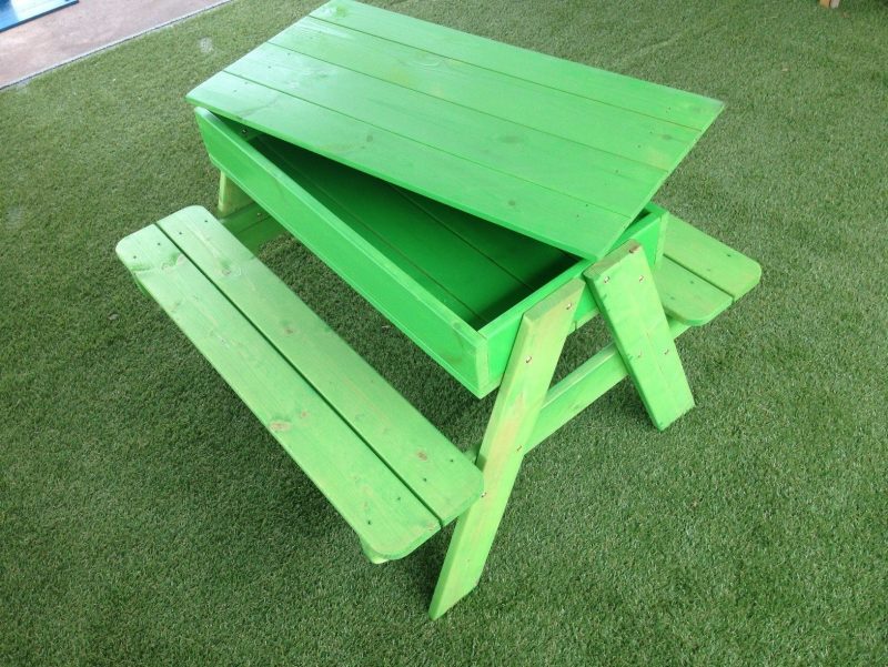 Cutia de nisip construită verde