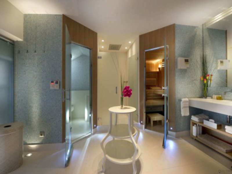 gražus modernus vonios kambarys