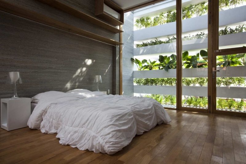 Vertikalni vrt v spalnici za svež zrak v noč