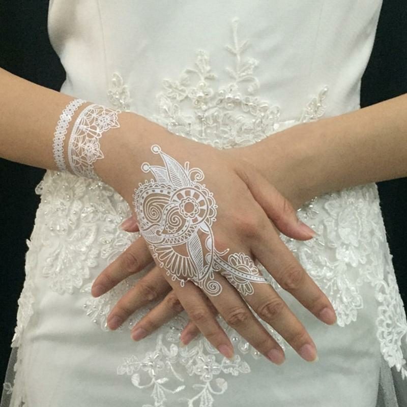 Vestuvių žiedo tatuiruotė balta