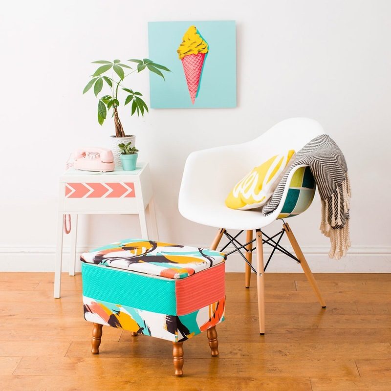 Oturma odasında DIY dekorasyon: eski mobilya yeni yapmak