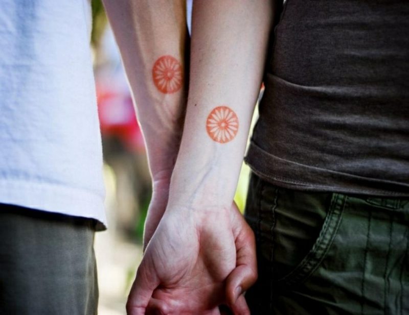 Kembang tato rakan kongsi