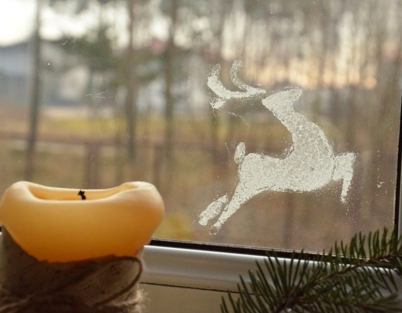 Okno obrázkov pre vianočné jeleň z umelého snehu