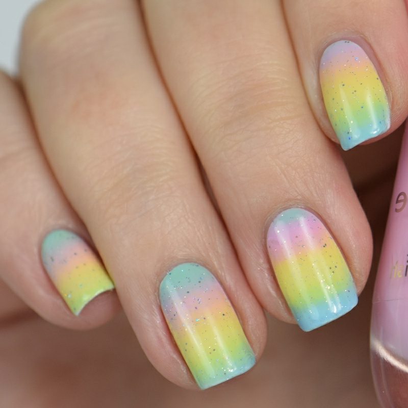 Fingernails med ombre effekt regnbåge