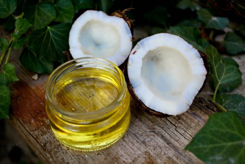 Umyte vlasy z kokosového oleja