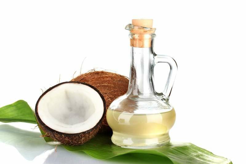 Kokosový olej natívne proti svrbivému skalpu