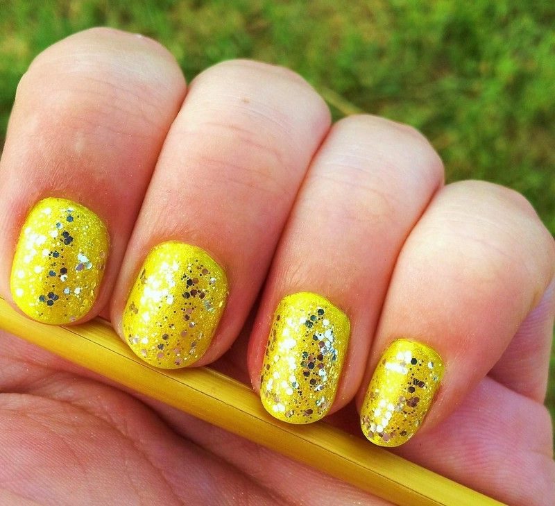 Fingernails i gul glitter