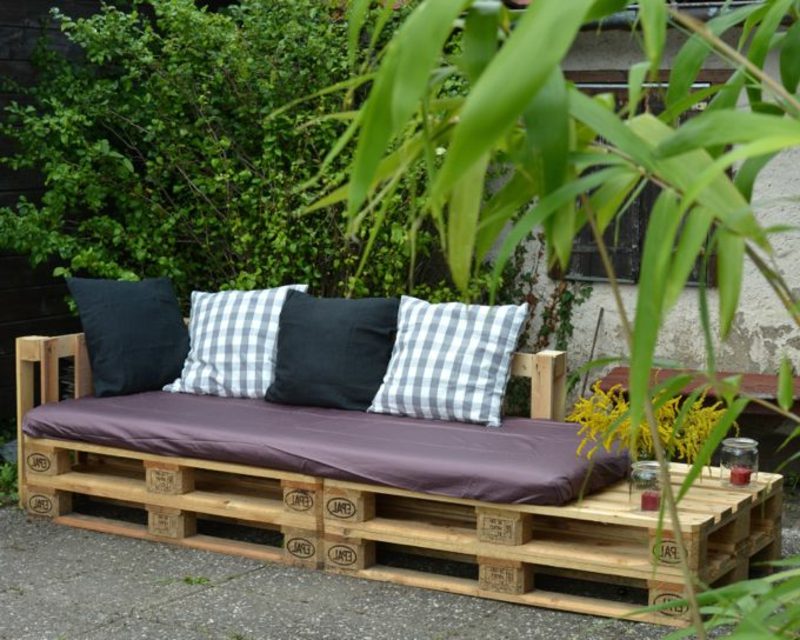 Pallens soffa är också en perfekt variant för trädgården
