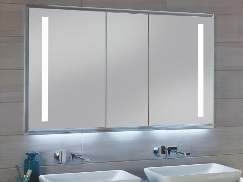Zrkadlová skrinka s integrovanou kúpeľňou osvetlenia